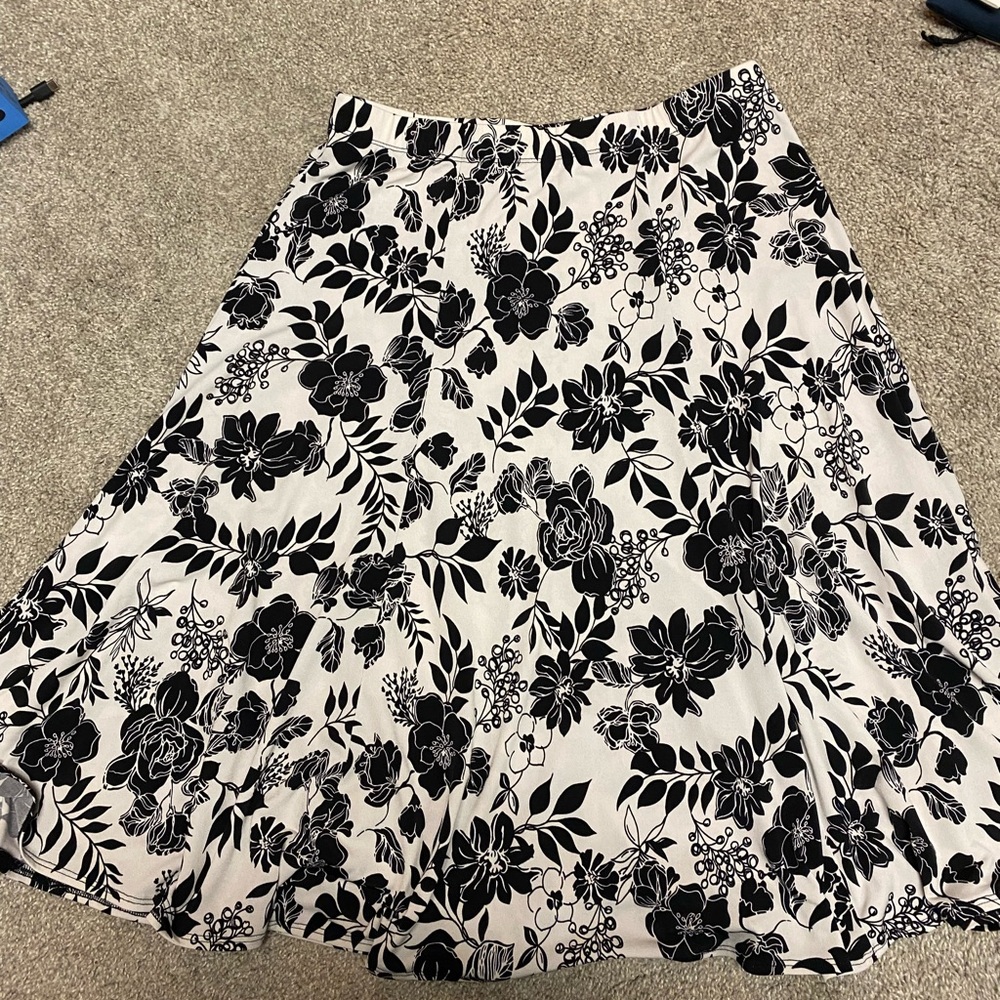 Susan Graver Black and White Floral A-Line Skirt
